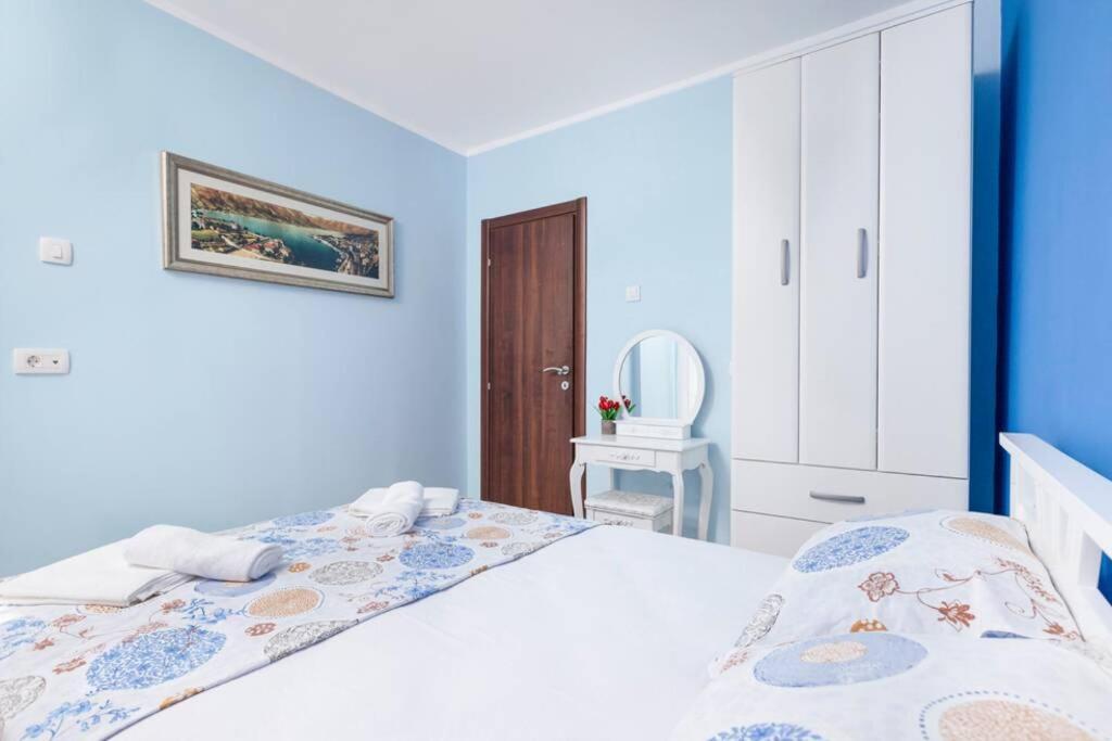Milos Apartment *